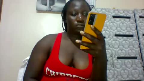 Snapshot of ladyblossoms19 chatting on January 16, 6:37 pm lindah32 online show from January 16, 6:37 pm