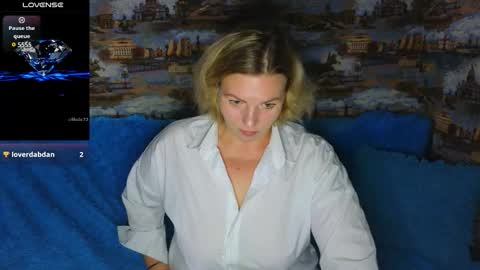 Snapshot of ladylucky_ chatting on September 22, 2:15 am ladylucky_ online show from September 22, 2:15 am