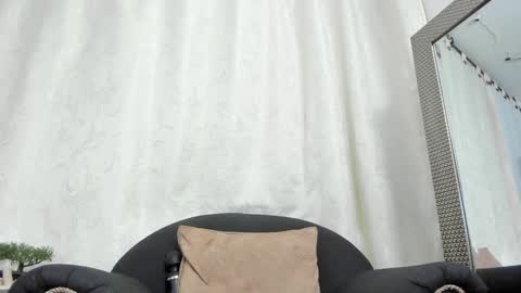 Snapshot of lailacastillomilf chatting on January 17, 1:35 pm Lailacastillo online show from January 17, 1:35 pm