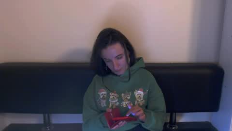 Snapshot of laimapinch_ chatting on December 21, 7:06 pm Laima online show from December 21, 7:06 pm