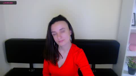 Snapshot of laimapinch_ chatting on December 12, 6:53 pm Laima online show from December 12, 6:53 pm
