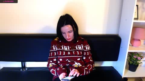 Snapshot of laimapinch_ chatting on December 27, 10:23 am Laima online show from December 27, 10:23 am