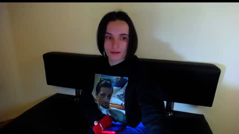Snapshot of laimapinch_ chatting on December 19, 4:35 pm Laima online show from December 19, 4:35 pm
