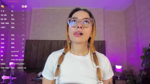 Snapshot of lanamills_ chatting on September 13, 4:04 am Lana online show from September 13, 4:04 am