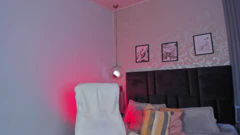 Snapshot of lara_bombshell chatting on February 10, 9:58 pm Lara online show from February 10, 9:58 pm