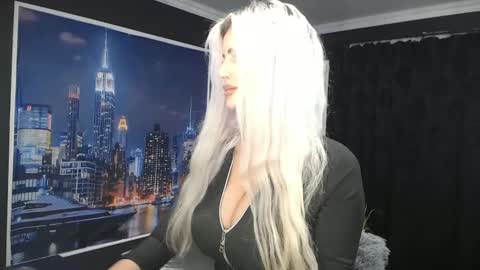 laras_moans online show from December 10, 9:44 am