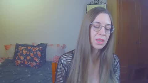 larawintersxxx online show from March 8, 6:37 pm