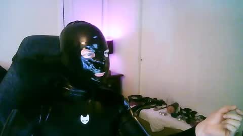 Snapshot of latexminheadroom chatting on September 16, 1:51 am latexminheadroom online show from September 16, 1:51 am