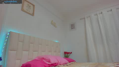 Snapshot of latinlove_sexygirls chatting on September 19, 2:37 am Vanessa online show from September 19, 2:37 am