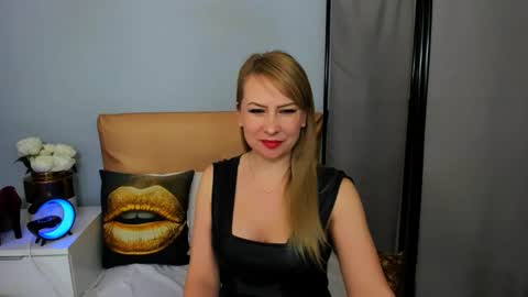 Snapshot of latoyasensual chatting on February 23, 6:07 am Latoya online show from February 23, 6:07 am
