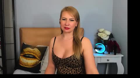 Snapshot of latoyasensual chatting on February 22, 9:12 am Latoya online show from February 22, 9:12 am