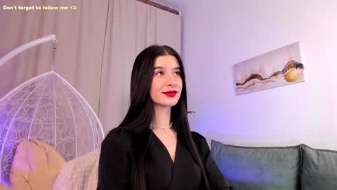 Laura online show from February 3, 8:24 pm