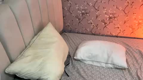 laura online show from February 18, 6:04 am