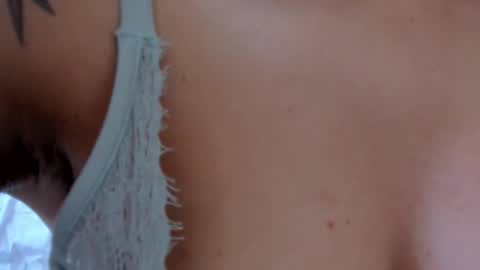 Snapshot of laura_hills18 chatting on September 21, 9:52 pm Lura online show from September 21, 9:52 pm