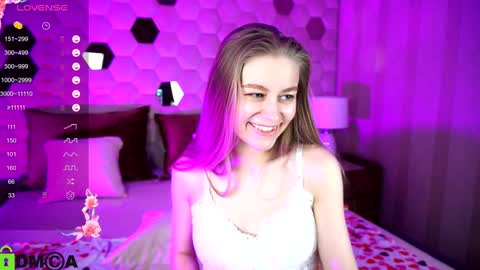Snapshot of laura_pudd chatting on January 2, 4:56 pm Laura online show from January 2, 4:56 pm