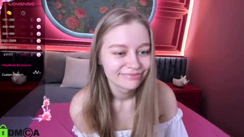 Snapshot of laura_pudd chatting on March 6, 5:43 pm Laura online show from March 6, 5:43 pm