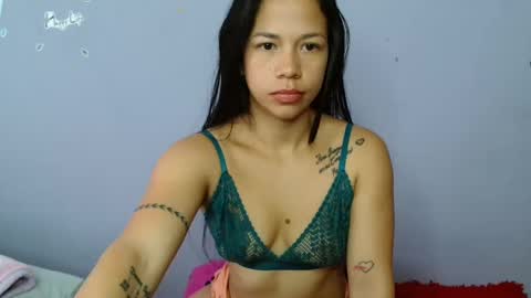 Snapshot of lauracb_ chatting on March 6, 4:07 pm lauracb online show from March 6, 4:07 pm