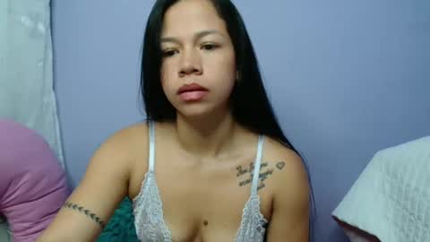 Snapshot of lauracb_ chatting on January 3, 12:51 pm lauracb online show from January 3, 12:51 pm