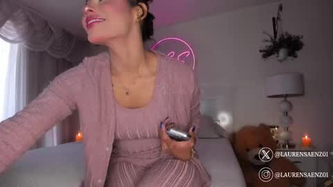 Snapshot of laurensaenz chatting on March 8, 12:09 pm Lauren Saenz online show from March 8, 12:09 pm