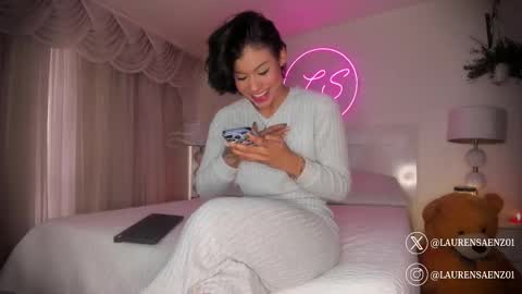 Snapshot of laurensaenz chatting on March 7, 12:12 pm Lauren Saenz online show from March 7, 12:12 pm