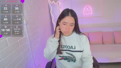 Lauxury  online show from September 17, 3:10 am