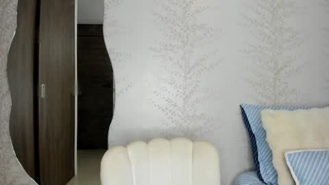 Snapshot of layla_vanegas chatting on February 26, 11:52 pm Layla Vanegas online show from February 26, 11:52 pm