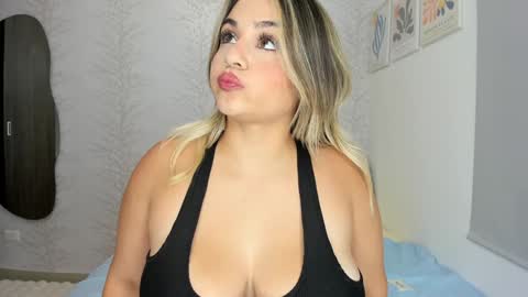 Snapshot of layla_vanegas chatting on December 13, 1:37 am Layla Vanegas online show from December 13, 1:37 am