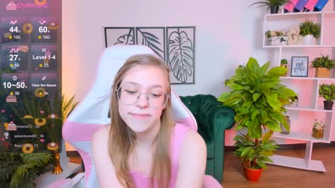 layriantavee online show from February 1, 2:02 pm
