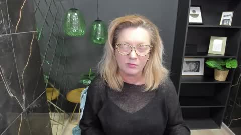 Snapshot of lea_fruit chatting on March 1, 5:09 am Lea online show from March 1, 5:09 am