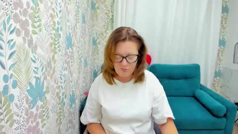 Snapshot of lea_fruit chatting on September 20, 5:21 am Lea online show from September 20, 5:21 am