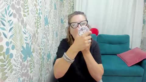 Snapshot of lea_fruit chatting on September 13, 5:10 am Lea online show from September 13, 5:10 am