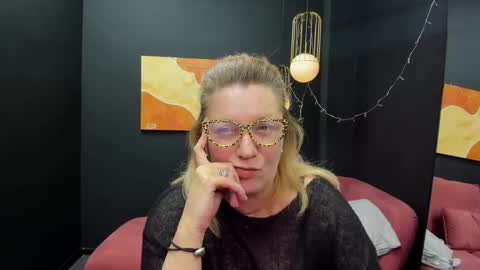 Snapshot of lea_fruit chatting on March 1, 2:44 pm Lea online show from March 1, 2:44 pm
