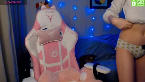 Snapshot of leah__gotty chatting on December 20, 2:26 pm Leah Gotty online show from December 20, 2:26 pm