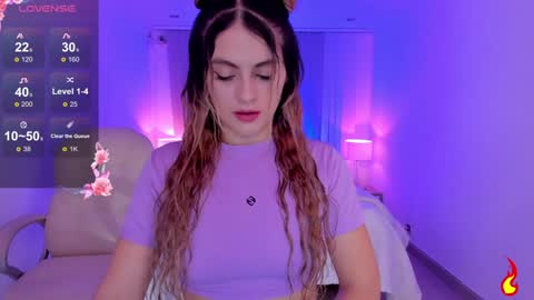 Snapshot of leah_greyy chatting on December 6, 11:28 am Leah Greyy online show from December 6, 11:28 am