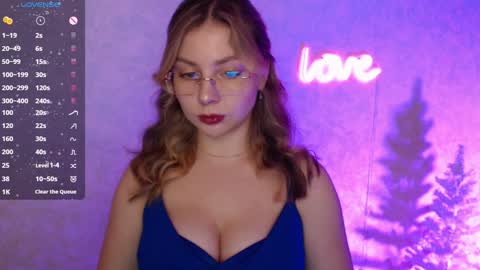 Leah Barton online show from December 10, 11:22 am