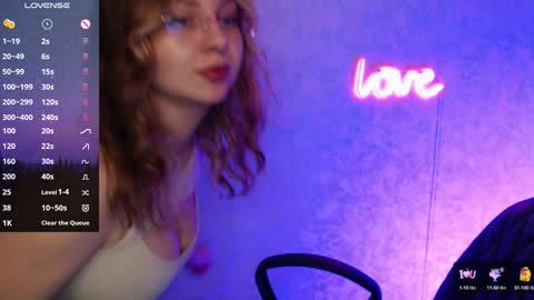 Leah Barton online show from January 18, 2:12 pm