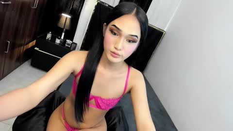 leannaloove online show from September 13, 5:15 pm