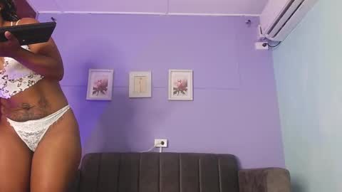 Snapshot of leidy_valencia chatting on September 17, 2:09 pm leidy_valencia online show from September 17, 2:09 pm