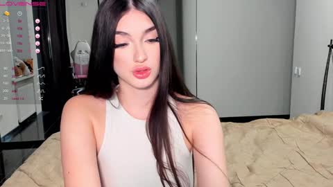 Snapshot of leila_4ever chatting on December 5, 4:50 pm Leila online show from December 5, 4:50 pm