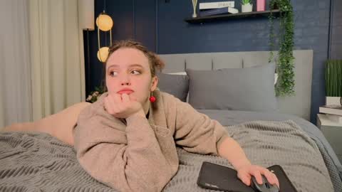 Lela online show from January 29, 4:15 am