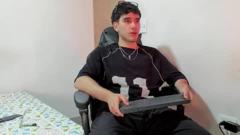 Leo Jones online show from December 4, 12:02 am