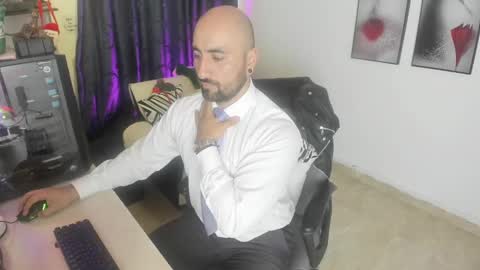 Snapshot of leon_1717 chatting on December 28, 6:40 pm Leon online show from December 28, 6:40 pm