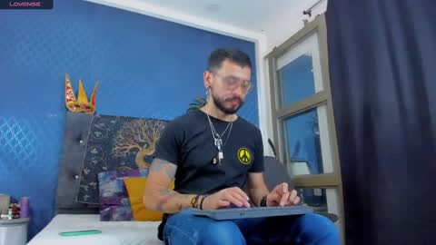 Len online show from February 7, 11:03 pm