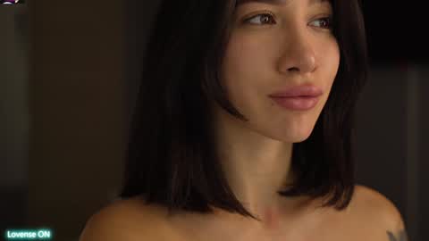 Leora online show from December 6, 4:44 pm