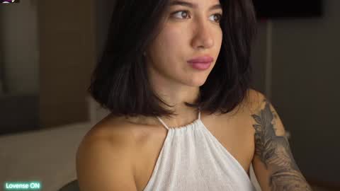 Leora online show from December 2, 3:31 pm