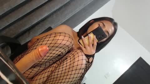 Snapshot of lesi_trisha chatting on January 24, 9:06 am Trisha18 online show from January 24, 9:06 am