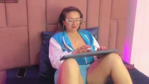 Leyla smithh online show from September 18, 12:31 pm