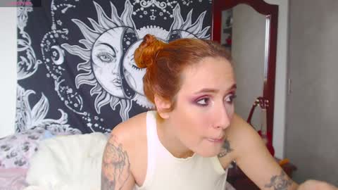 Snapshot of lia_monroe chatting on December 17, 4:00 pm Lia Monroe online show from December 17, 4:00 pm