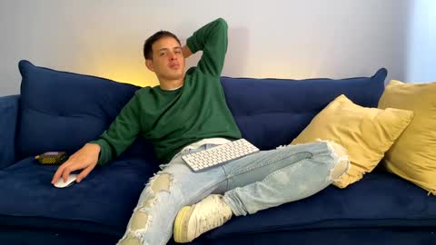 Snapshot of liam_enzho chatting on February 7, 3:30 pm Liam online show from February 7, 3:30 pm