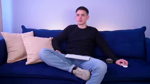 Snapshot of liam_enzho chatting on February 25, 3:09 pm Liam online show from February 25, 3:09 pm